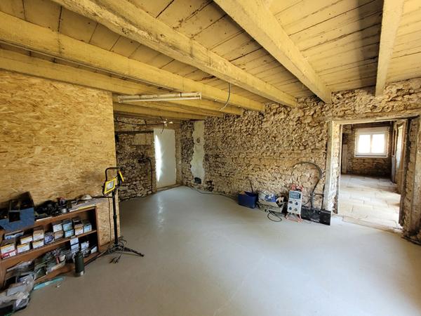 Magnifique ensemble immobilier en pierres à Vaux 86700