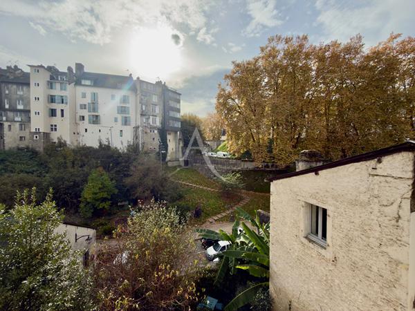 Pau,Place Gramont appartement duplex 4 chambres.