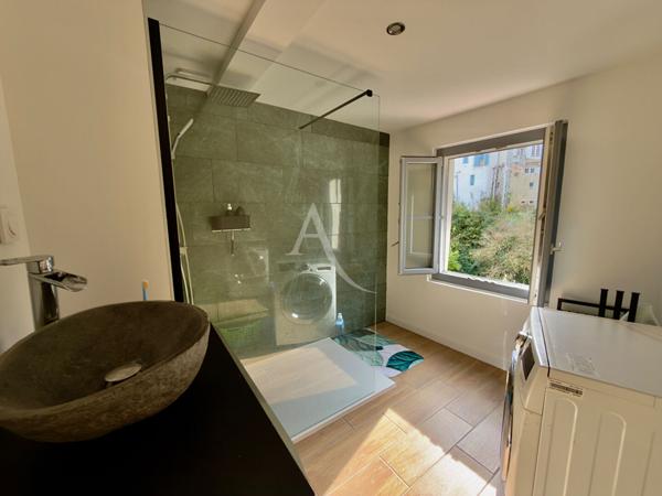 Pau,Place Gramont appartement duplex 4 chambres.