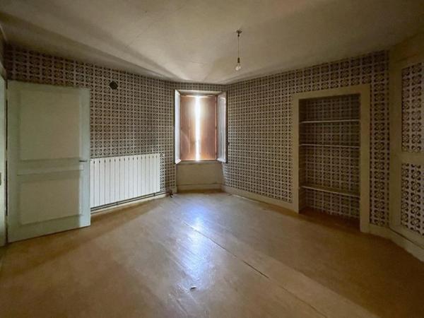 Maison familiale de caractère au cœur de Fraisans – Un beau projet de rénovation à imaginer selon vos envies !