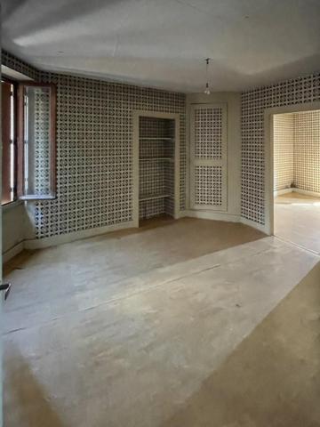 Maison familiale de caractère au cœur de Fraisans – Un beau projet de rénovation à imaginer selon vos envies !