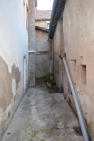 Maison familiale de caractère au cœur de Fraisans – Un beau projet de rénovation à imaginer selon vos envies !