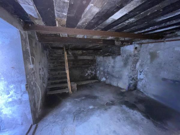 Maison familiale de caractère au cœur de Fraisans – Un beau projet de rénovation à imaginer selon vos envies !