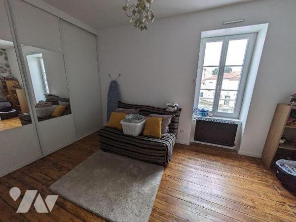 EXCLUSIVITÉ - SAINT-FULGENT - Idéalement situé dans le bourg de Saint-Fulgent, découvrez le cha...