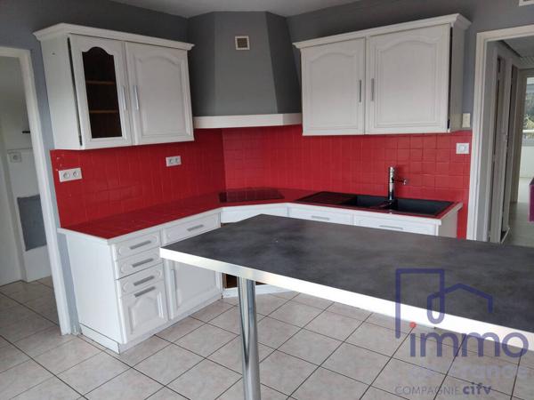 F4 avec balcon, cave, place de parking privé et belle vue déga