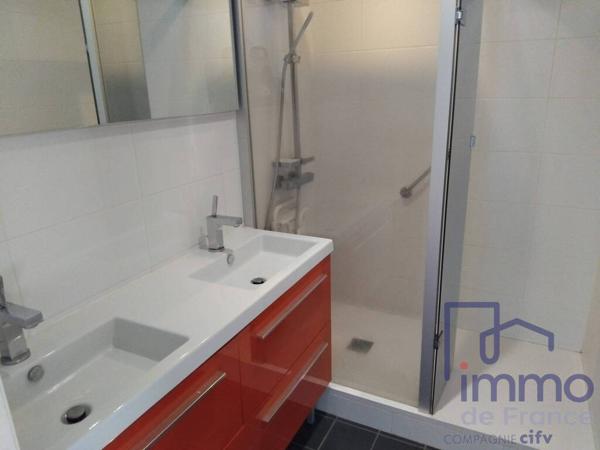 F4 avec balcon, cave, place de parking privé et belle vue déga