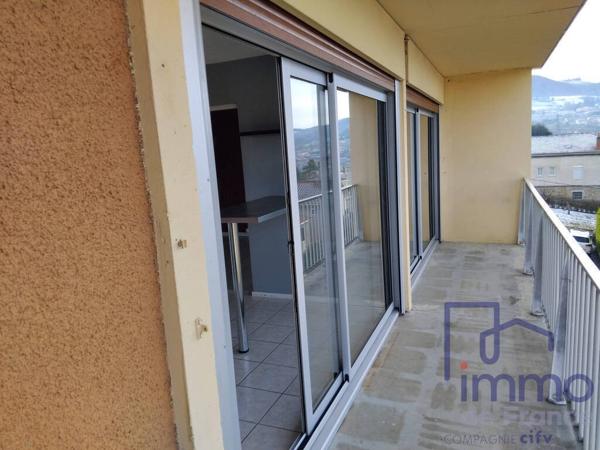 F4 avec balcon, cave, place de parking privé et belle vue déga