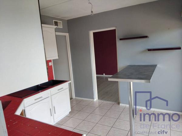 F4 avec balcon, cave, place de parking privé et belle vue déga