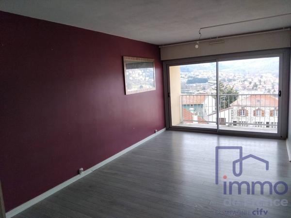 F4 avec balcon, cave, place de parking privé et belle vue déga