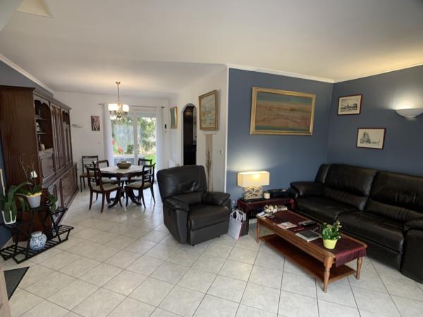 Maison
                                                                                                                                                                                                                                                                                                                        6 pièce(s)                                                                                                                                                                                                          4 chambre(s)                                                                                                                                                                                                          115  m²