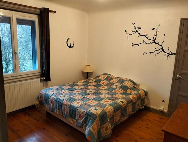 FAVERGES. MAISON DE VILLAGE  RENOVEE AVEC TERRAIN