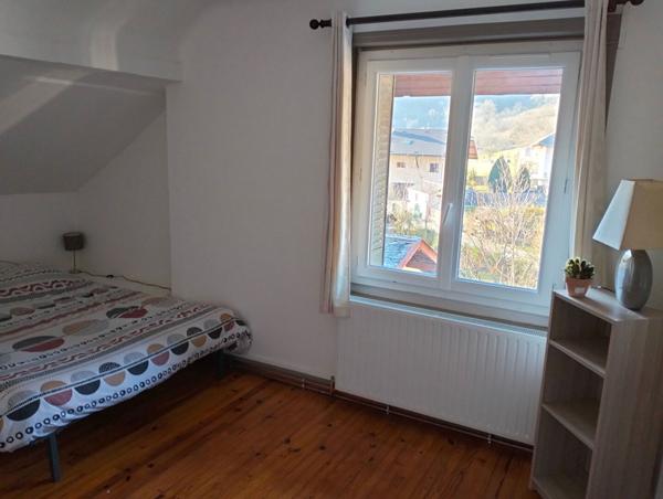 FAVERGES. MAISON DE VILLAGE  RENOVEE AVEC TERRAIN