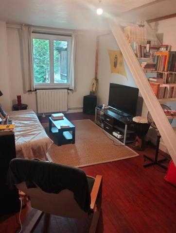 FAVERGES. MAISON DE VILLAGE  RENOVEE AVEC TERRAIN