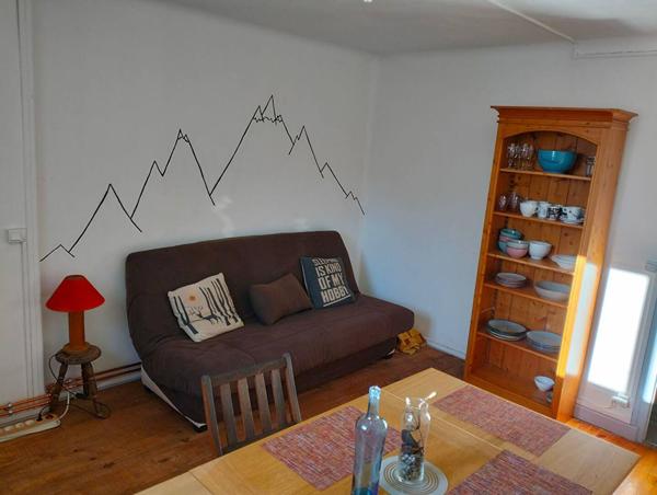 FAVERGES. MAISON DE VILLAGE  RENOVEE AVEC TERRAIN