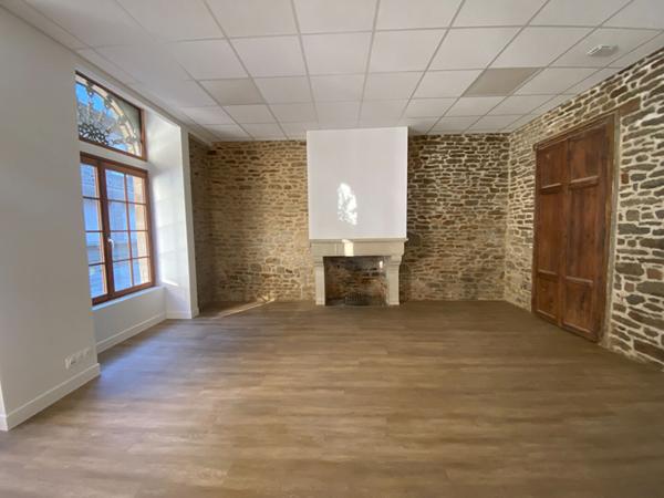 A VENDRE DANS LE CENTRE HISTORIQUE DE DINAN SITUÉ AU REZ-DE-CHAUSSÉE local commercial ou appartement
