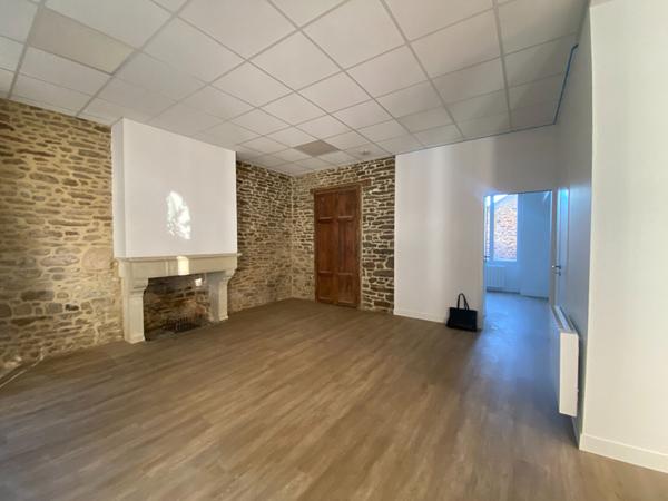 A VENDRE DANS LE CENTRE HISTORIQUE DE DINAN SITUÉ AU REZ-DE-CHAUSSÉE local commercial ou appartement