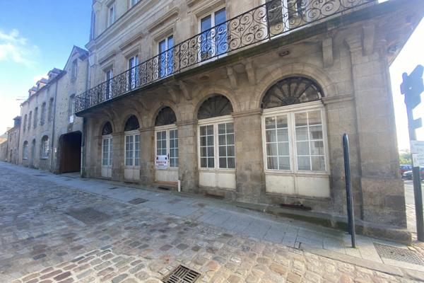 A VENDRE DANS LE CENTRE HISTORIQUE DE DINAN SITUÉ AU REZ-DE-CHAUSSÉE local commercial ou appartement