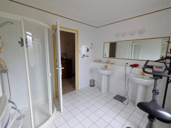 Villa d'exception à Montbrison avec piscine et cheminée