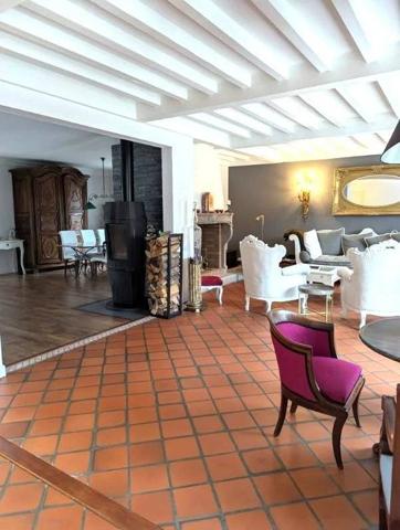 Villa d'exception à Montbrison avec piscine et cheminée