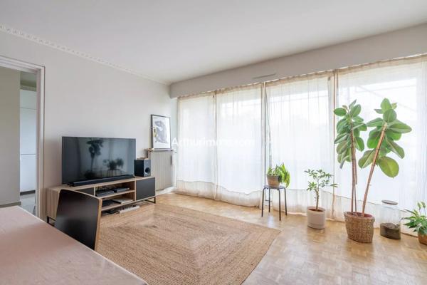 Vente                                                      Appartement
                        
                     3 pièces                      66 m2                     à Sucy-en-Brie