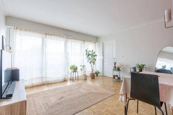 Vente                                                      Appartement
                        
                     3 pièces                      66 m2                     à Sucy-en-Brie