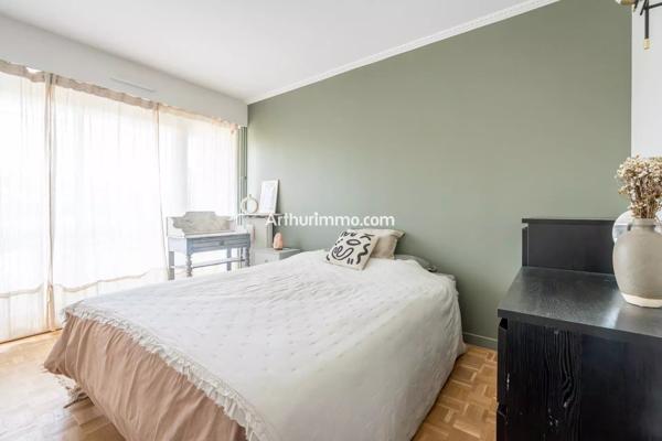 Vente                                                      Appartement
                        
                     3 pièces                      66 m2                     à Sucy-en-Brie