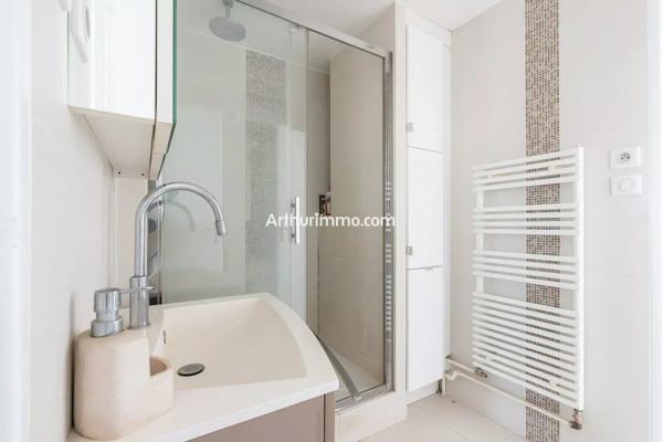 Vente                                                      Appartement
                        
                     3 pièces                      66 m2                     à Sucy-en-Brie