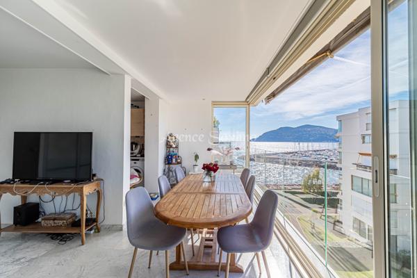 Appartement 2/ 3 pièces belle vue mer dans une résidence avec piscine, tennis, parc et plage.