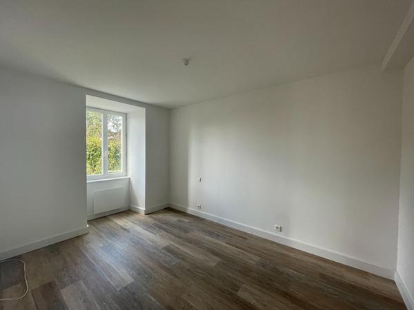Maison ST HILAIRE DES LOGES - 5 pièce(s) - 127 m2