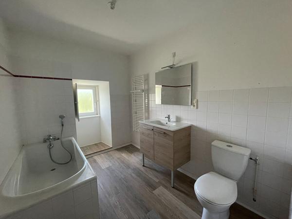 Maison ST HILAIRE DES LOGES - 5 pièce(s) - 127 m2