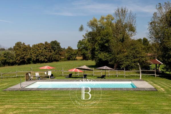 Saint-Palais, Ferme 7 Chambres -  480 m² à vendre