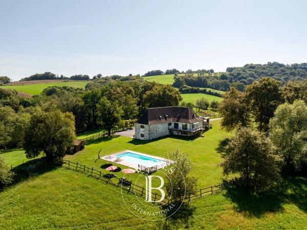 Saint-Palais, Ferme 7 Chambres -  480 m² à vendre