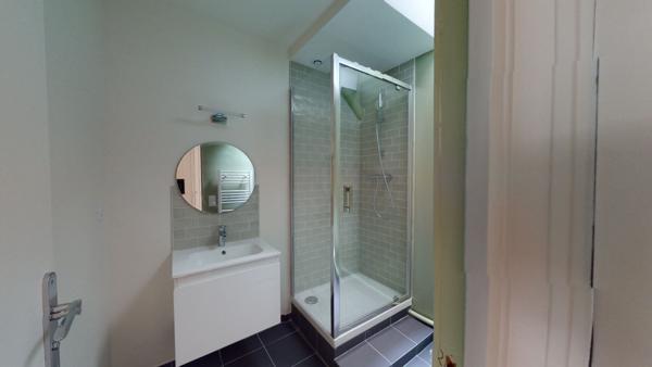 Appartement T1 (25 m²) en location non meublé à PARIS