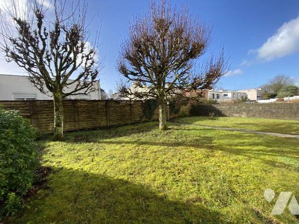 À proximité immédiate du bourg de Lambezellec, dans un environnement résidentiel apprécié pour ...