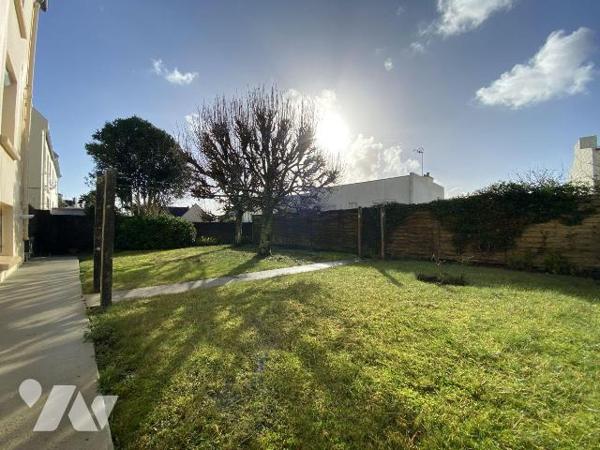 À proximité immédiate du bourg de Lambezellec, dans un environnement résidentiel apprécié pour ...