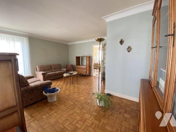 À proximité immédiate du bourg de Lambezellec, dans un environnement résidentiel apprécié pour ...