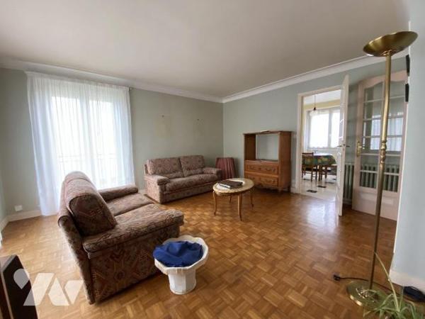 À proximité immédiate du bourg de Lambezellec, dans un environnement résidentiel apprécié pour ...