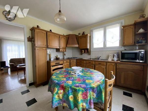 À proximité immédiate du bourg de Lambezellec, dans un environnement résidentiel apprécié pour ...