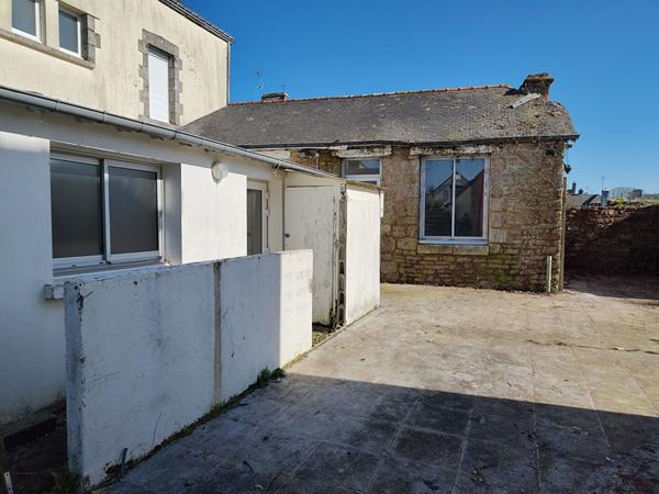 Maison 4 pièces à vendre à Questembert - Travaux à prévoir, proche écoles et commerces