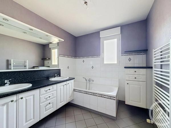Appartement F4 à vendre  5 pièces - 102 m 2   CHARTRES  - 28