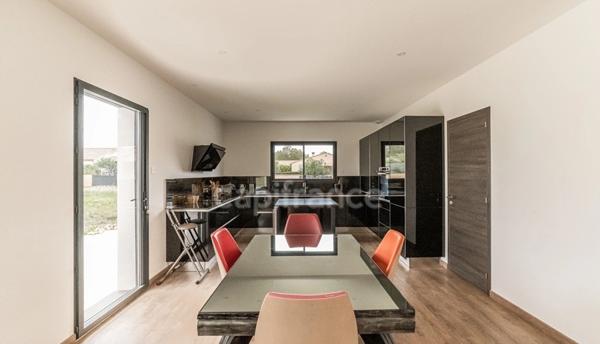 Villa architecte à vendre 6 pièces proche de CARCASSONNE (11) 186,80m2 habitable sur terrain de 1926m2