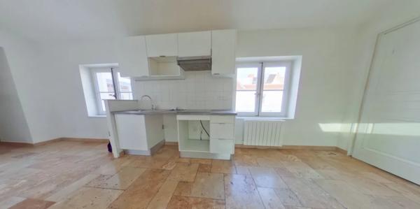 APPARTEMENT T3 A LOUER - LYON 2EME ARRONDISSEMENT Bellecour-Sala 58.82 m 2 1 180 € charges comprises par mois