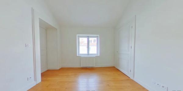 APPARTEMENT T3 A LOUER - LYON 2EME ARRONDISSEMENT Bellecour-Sala 58.82 m 2 1 180 € charges comprises par mois