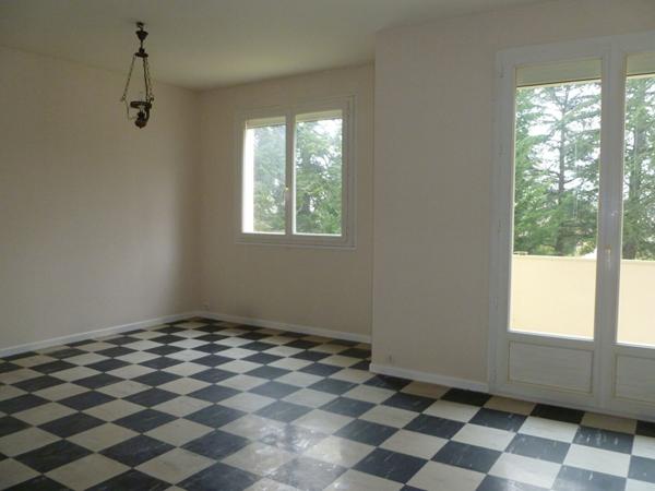 Appartement T3 avec balcon en résidence