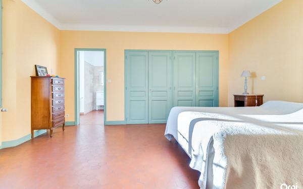 Maison à vendre    6 pièces • 243,65 m2 La Ciotat