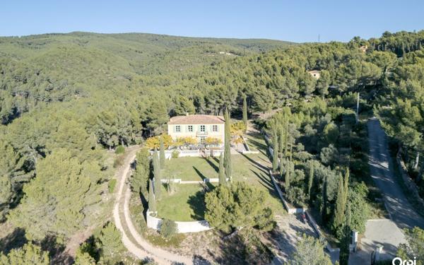 Maison à vendre    6 pièces • 243,65 m2 La Ciotat