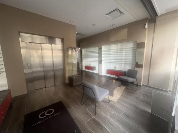 Local commercial d'environ 170 m² /Place Michelet 43000 Le Puy en Velay