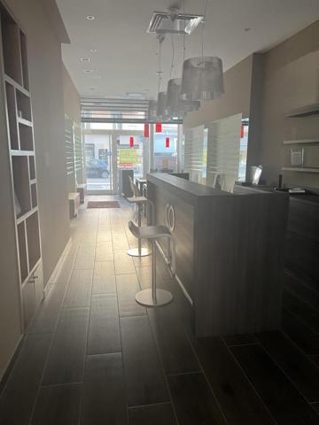 Local commercial d'environ 170 m² /Place Michelet 43000 Le Puy en Velay