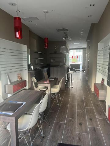 Local commercial d'environ 170 m² /Place Michelet 43000 Le Puy en Velay