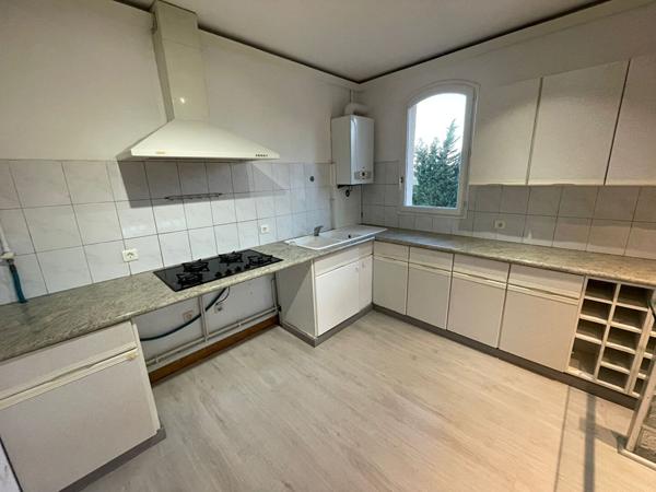 AVIGNON - LE PONTET - QUARTIER DE FARGUES - APPARTEMENT DE 85 M² AVEC TERRASSE TYPE 4 DE 85 M² SURF HAB + GARAGE